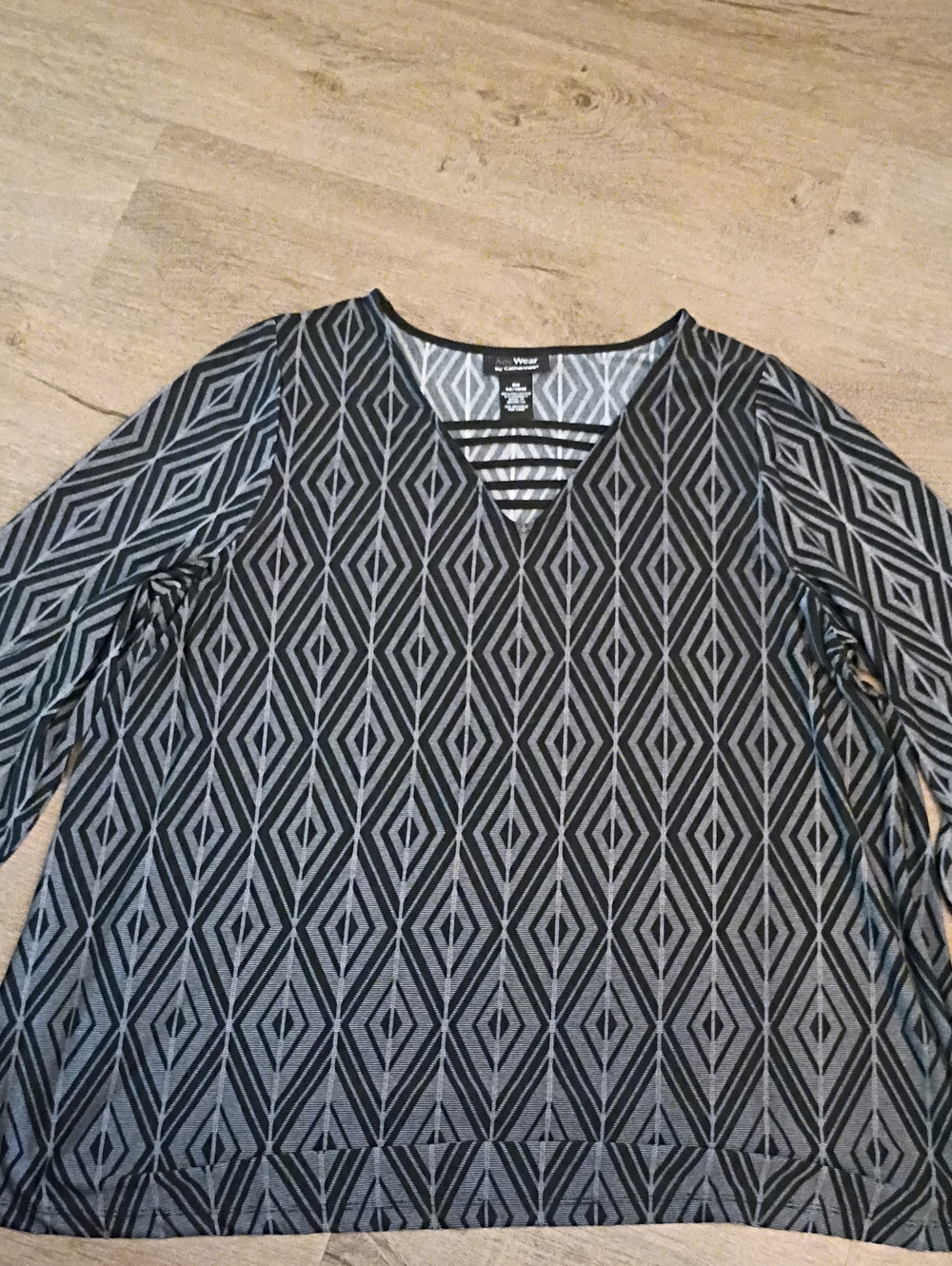 Catherines Black and Gray Geometric V‑Neck Long Sleeve Top
